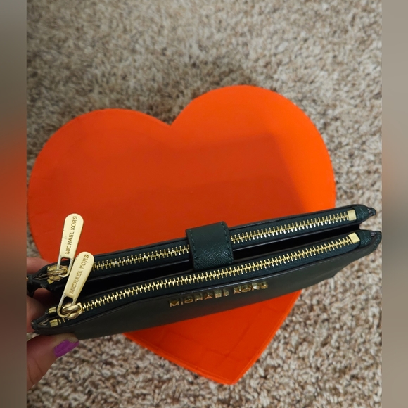 LIKE NEW Michael Kors Jet Set Racing Green Double Zip Saffiano Leather Wristlet - Picture 4 of 13